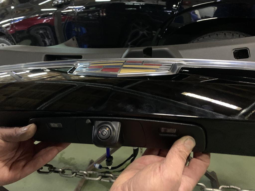 Установка омывателя задней парковочной камеры Cadillac Escalade 5 (GMT T1XX)
