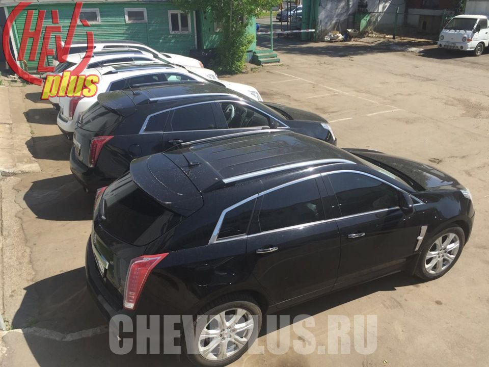 Проекторы логотипов в двери Cadillac SRX — сеть техцентров ШЕВИ ПЛЮС в Москве и Санкт-Петербурге