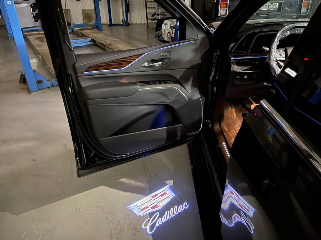 Установка проектора логотипа в двери Cadillac Escalade 5 (GMT T1XX)