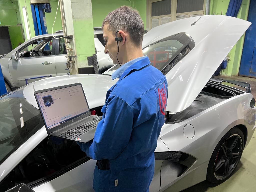 Процесс компьютерной диагностики на автомобилях Шевроле Корвет от компании Шеви Плюс