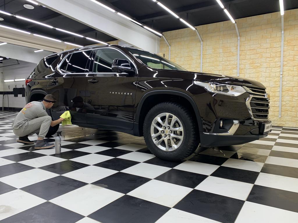 Установка брызговиков на Chevrolet Traverse