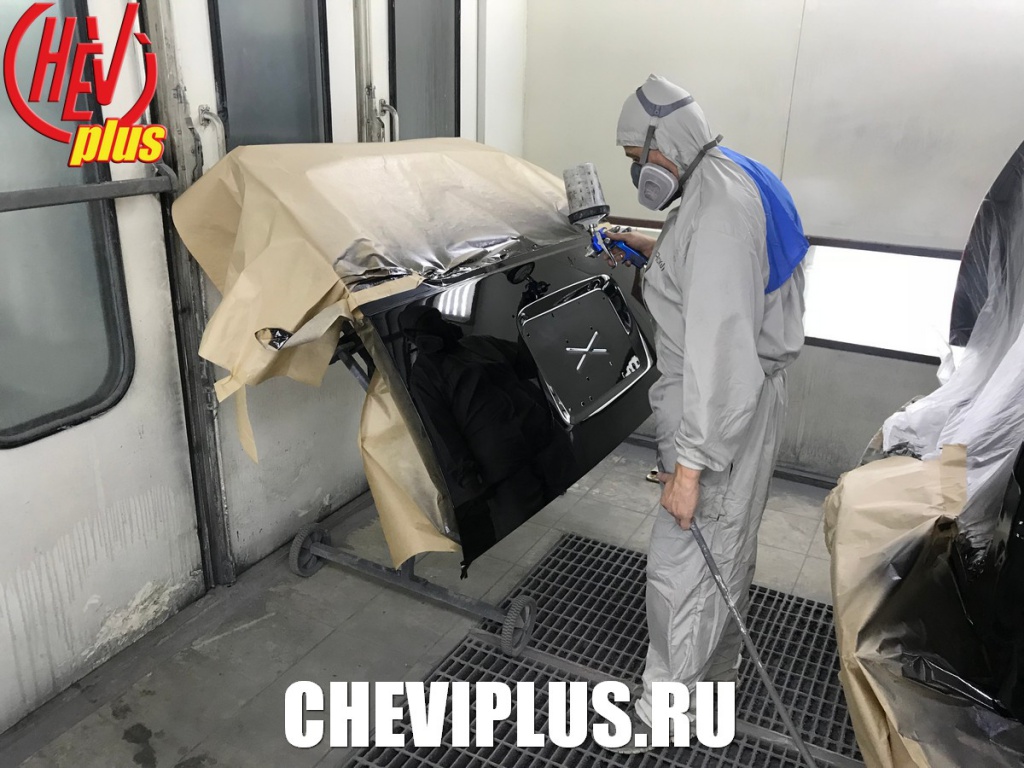 Комплекс работ по ремонту и покраске двери багажника на Шевроле Тахо 900 от компании Шеви Плюс