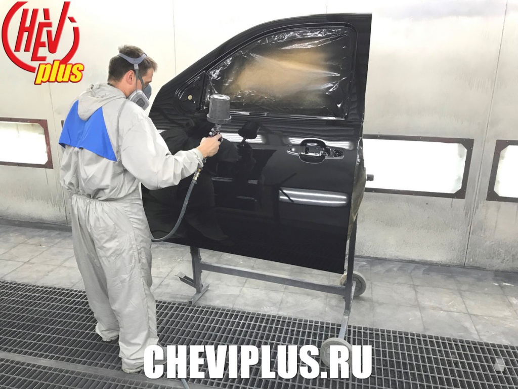 Комплекс работ по ремонту и покраске передней двери на Шевроле Тахо 900 от компании Шеви Плюс
