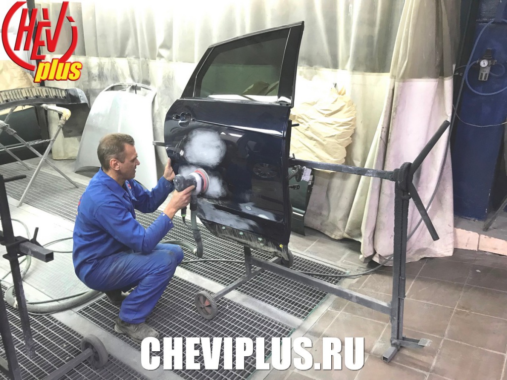 Комплекс работ по ремонту и покраске задней двери на автомобилях Кадиллак SRX от компании Шеви Плюс