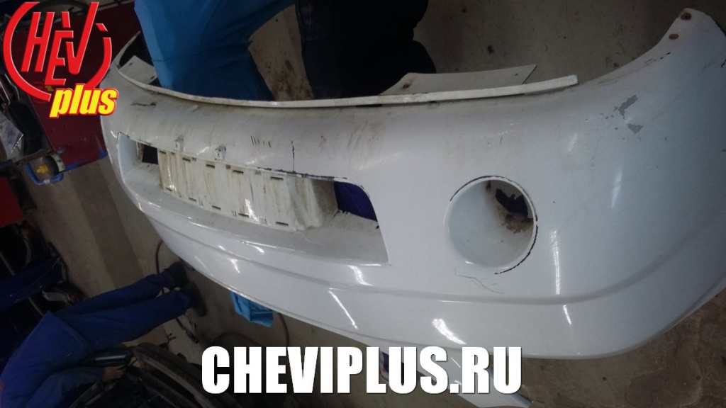 Полный комплекс работ по ремонту и покраске передних бамперов на автомобилях GMC Yukon от компании Шеви Плюс