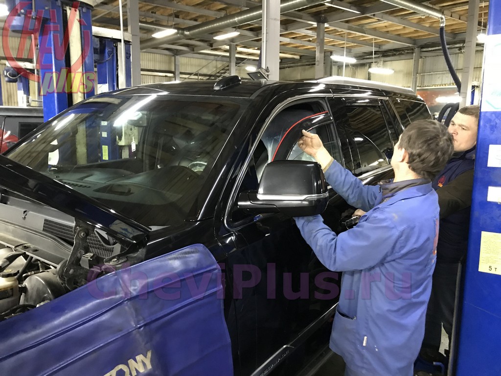 Полный комплекс работ по установке дефлекторов на окна автомобилях Кадиллак Эскалейд 4 от компании Шеви плюс