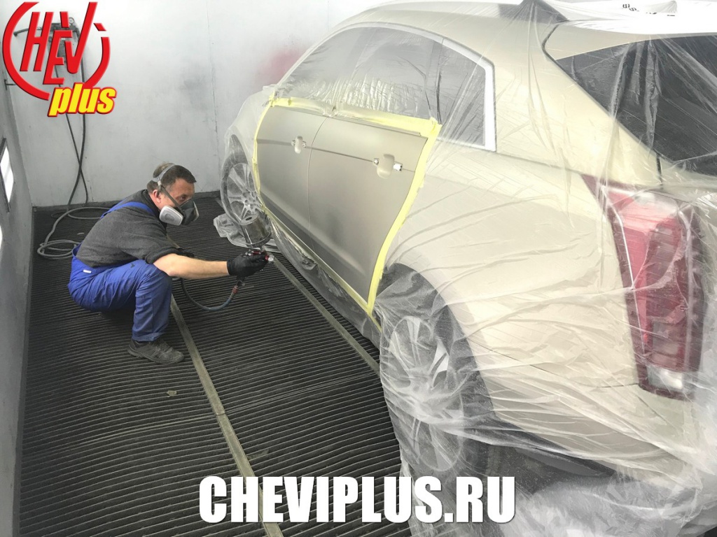 Комплекс работ по покраске передней двери на автомобилях Кадиллак SRX от компании Шеви Плюс