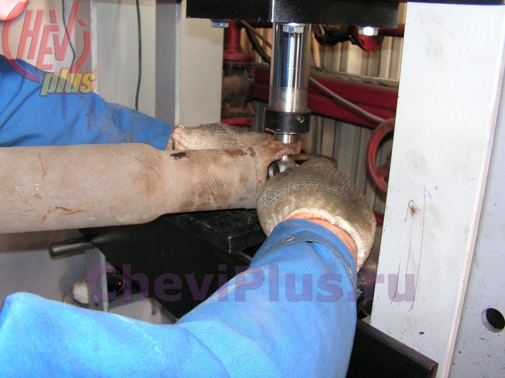 Комплекс работ по замене крестовины кардана на автомобилях Шевроле Тахо 900 от компании Шеви Плюс