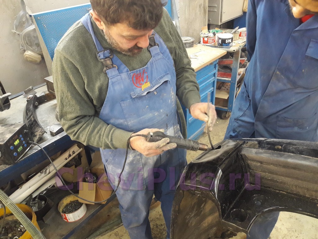 Кузовной ремонт в Шеви Плюс – ремонт заднего бампера с покраской на Кадиллак Эскалейд