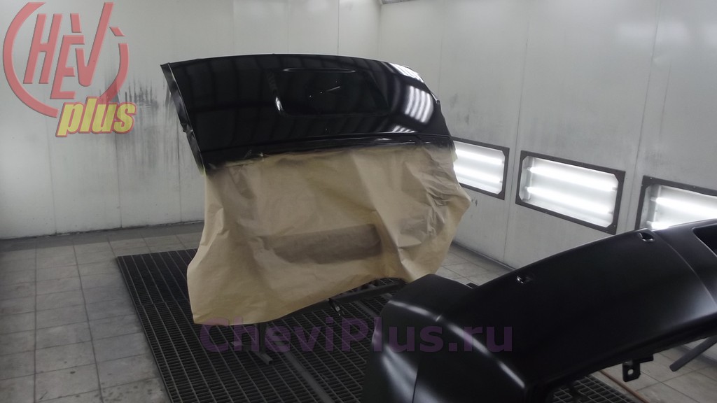 Комплекс работ по покраске и ремонт крышки багажника на Шевроле Тахо 900 от компании Шеви Плюс