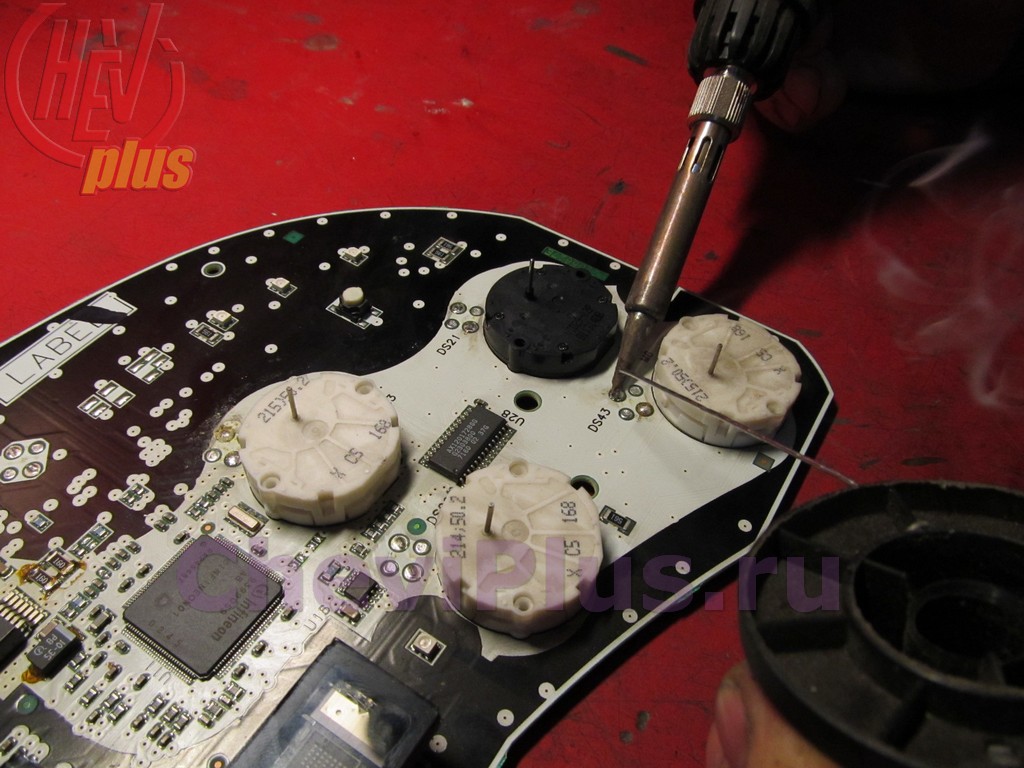 Комплекс работ по ремонту щитка приборов на Шевроле Тахо 840 в сети автосервисов Шеви Плюс