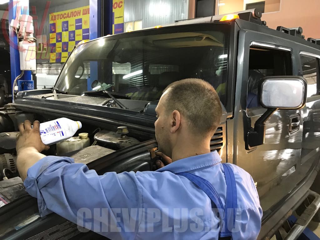 Замена тормозной жидкости на Hummer H2 — сеть техцентров ШЕВИ ПЛЮС в Москве и Санкт-Петербурге