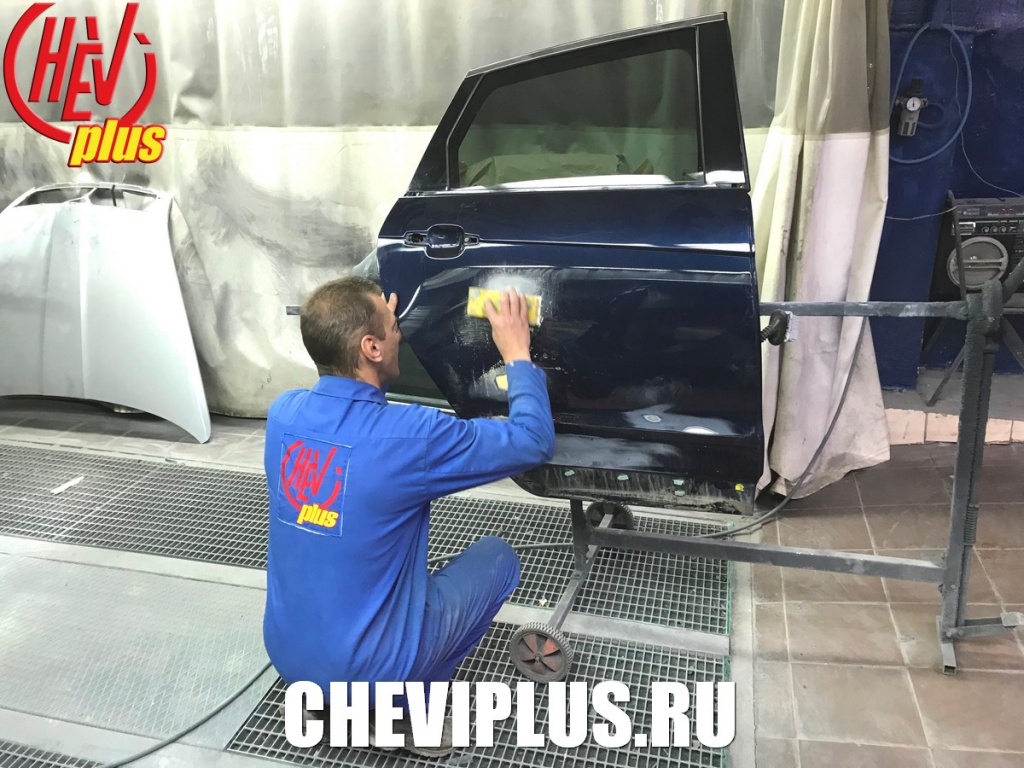 Комплекс работ по ремонту и покраске задней двери на автомобилях Кадиллак SRX от компании Шеви Плюс