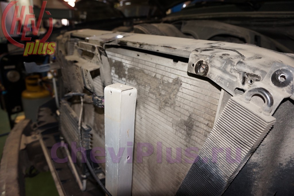 Комплекс работ по мойке радиаторов на автомобиле Шевроле Тахо 900 от компании Шеви плюс