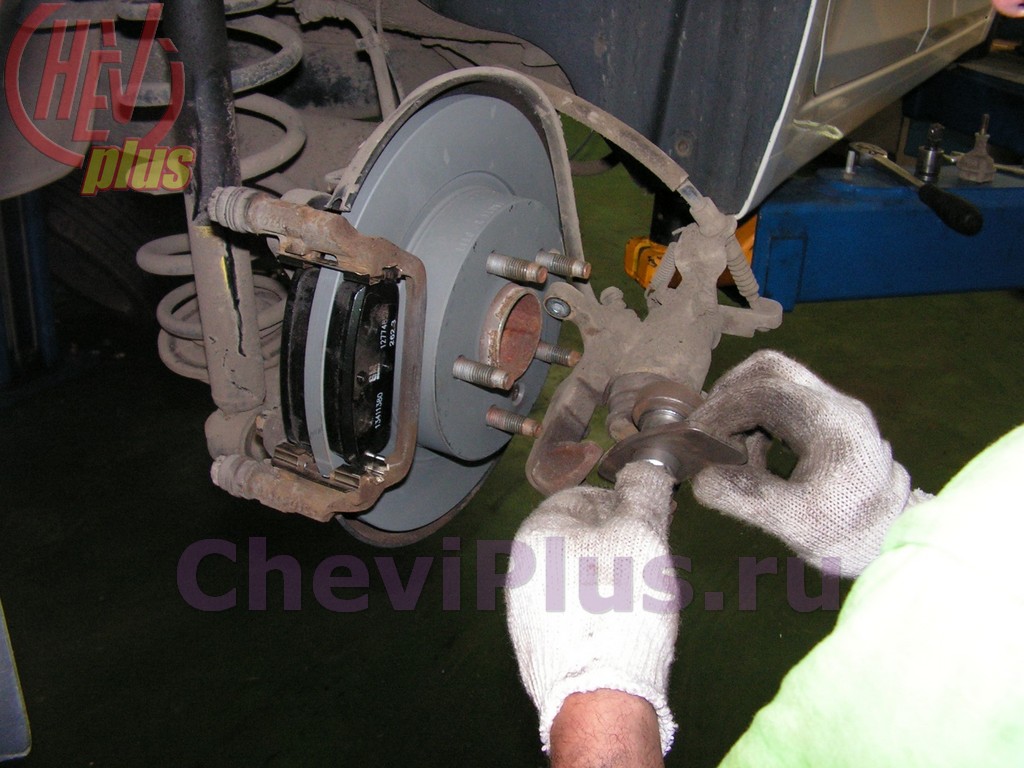 Полный комплекс работ по замене передних тормозных дисков на автомобиле Шевроле Круз от компании Шеви Плюс