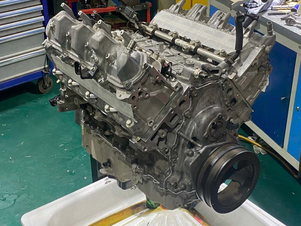 сделали полный капитальный ремонт двигателя 6,2 литра GM.