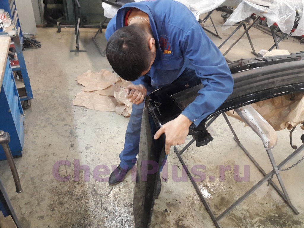 Кузовной ремонт в Шеви Плюс – ремонт заднего бампера с покраской на Кадиллак Эскалейд