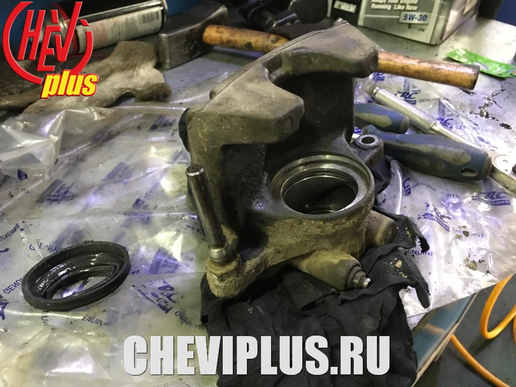 Замена поршня тормозного суппорта Chevrolet в Екатеринбурге||Центр Правильного Обслуживания