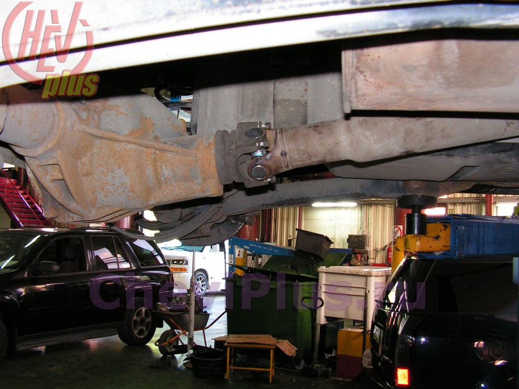 Комплекс работ по замене крестовины кардана на автомобилях Шевроле Тахо 900 от компании Шеви Плюс