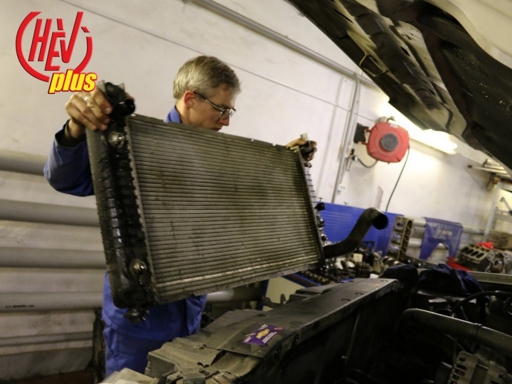 Комплекс работ по промывке радиатора охлаждения двигателя Шевроле Тахо 900 в Шеви Плюс