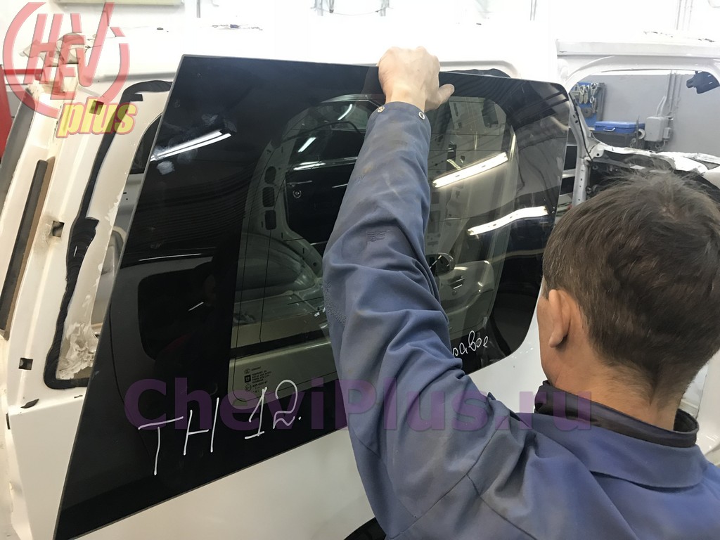 Комплекс работ по замене корпусного стекла на автомобилях Шевроле Тахо 900 от компании Шеви Плюс