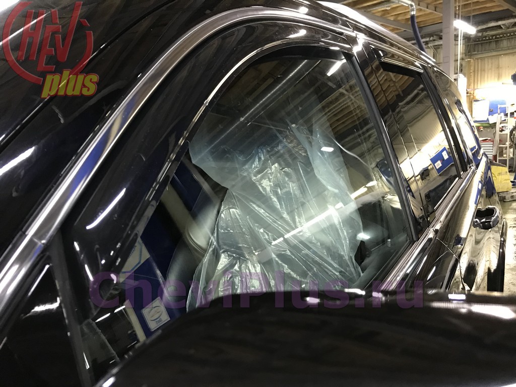 Полный комплекс работ по установке дефлекторов на окна автомобилях Кадиллак Эскалейд 4 от компании Шеви плюс