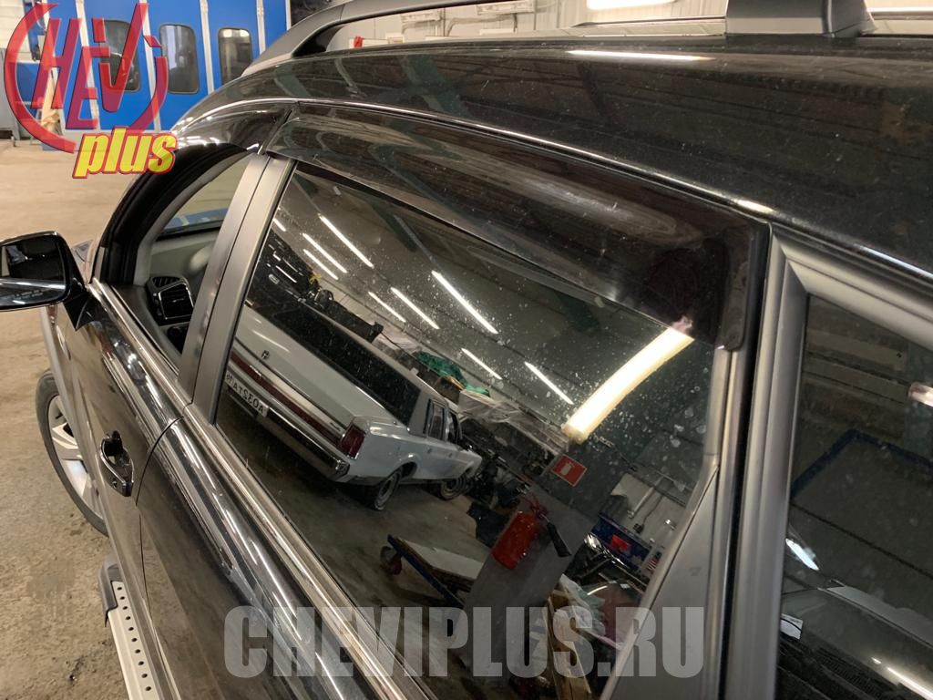 Установка дефлекторов на окна на Chevrolet Trailblazer 2 — сеть техцентров ШЕВИ ПЛЮС в Москве, Санкт-Петербурге и Краснодаре